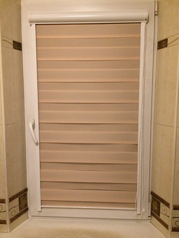 Смонтировали жалюзи рулонного типа «Зебра» фото